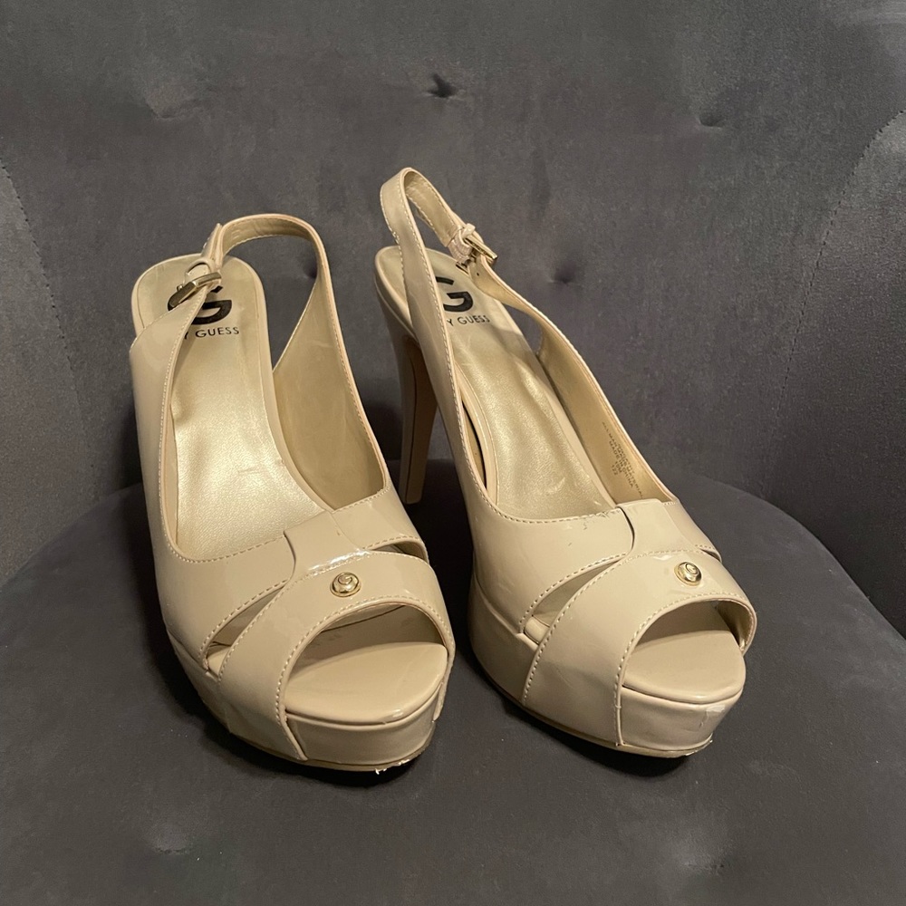 Guess Cream patent heels